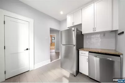 553 Undercliff Avenue 5 #5, Edgewater, NJ 07020 - Photo 5