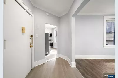 553 Undercliff Avenue 5 #5, Edgewater, NJ 07020 - Photo 3