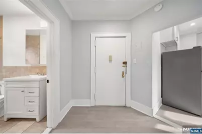 553 Undercliff Avenue 5 #5, Edgewater, NJ 07020 - Photo 1