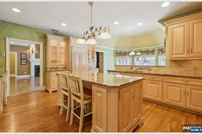 84 Walsh Drive, Mahwah, NJ 07430 - Photo 15