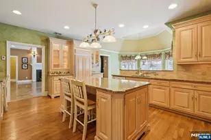 84 Walsh Dr, Mahwah, NJ 07430 - Photo 15