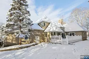 84 Walsh Dr, Mahwah, NJ 07430 - Photo 3