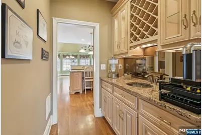 84 Walsh Drive, Mahwah, NJ 07430 - Photo 17