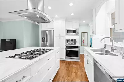 23 Lindy Place, Old Tappan, NJ 07675 - Photo 9