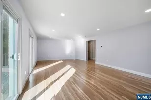 8 Leary Ln B, Edgewater, NJ 07020 - Photo 9