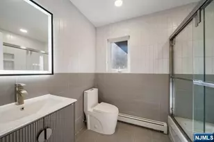 8 Leary Ln B, Edgewater, NJ 07020 - Photo 21