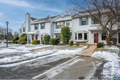 304 Maplecrest Road 304 #304, Edison, NJ 08820 - Photo 3