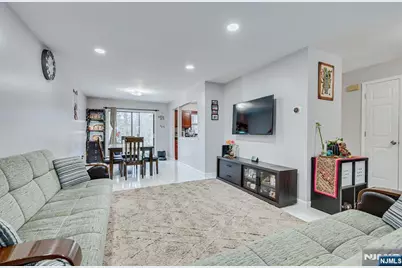 304 Maplecrest Road 304 #304, Edison, NJ 08820 - Photo 13