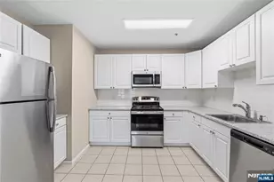 905 River Road 200, Edgewater, NJ 07020 - Photo 3