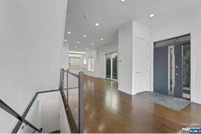 716 Undercliff Avenue 716 #716, Edgewater, NJ 07020 - Photo 9