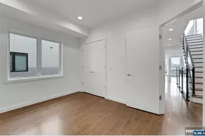 720 Undercliff Avenue, Edgewater, NJ 07020 - Photo 31