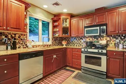 176 Undercliff Avenue, Edgewater, NJ 07020 - Photo 7