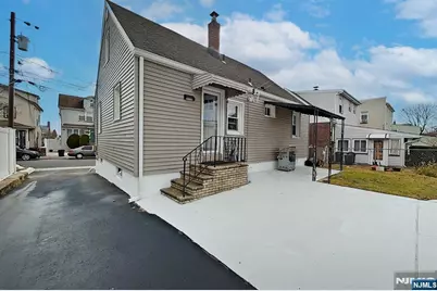 207 Lafayette Avenue, Lyndhurst Township, NJ 07071 - Photo 7