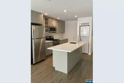 748 Mainsail Lane 748 #748, Secaucus, NJ 07094 - Photo 3