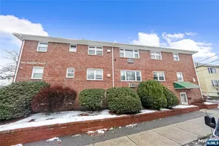 201 Oakdene Pl C00E2, Cliffside Park, NJ 07010 - Photo 3