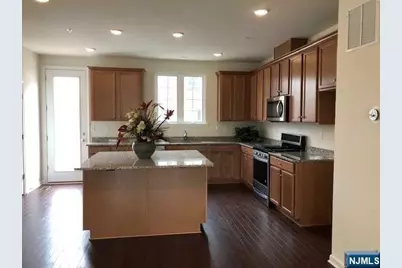 32 Litchfield Lane 403 #403, Fair Lawn, NJ 07410 - Photo 3