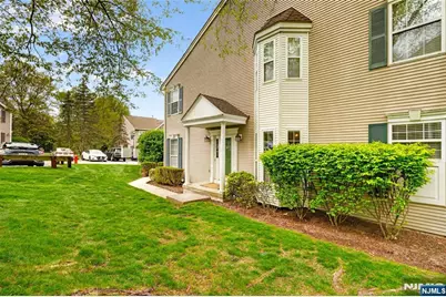 554 Adirondack Court, Mahwah, NJ 07430 - Photo 5