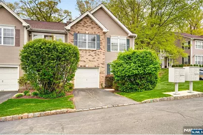 554 Adirondack Court, Mahwah, NJ 07430 - Photo 3