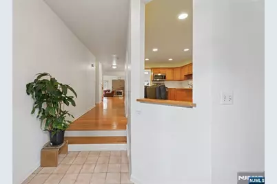 33 Pamrapo Court C33W #C33W, Glen Rock, NJ 07452 - Photo 3