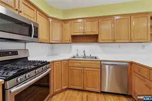 33 Pamrapo Ct C33W, Glen Rock, NJ 07452 - Photo 7