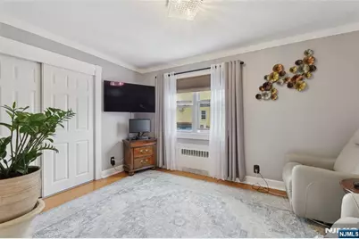 391 E Avenue, Bayonne, NJ 07002 - Photo 11