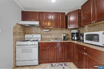 391 E Avenue, Bayonne, NJ 07002 - Photo 25