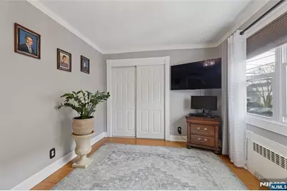 391 E Avenue, Bayonne, NJ 07002 - Photo 15