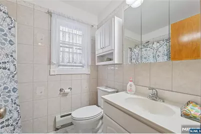 391 E Avenue, Bayonne, NJ 07002 - Photo 9