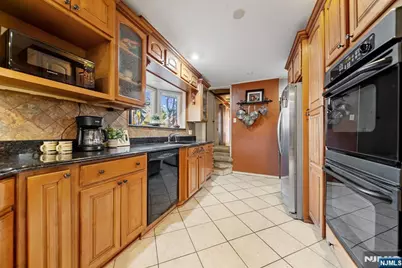 81 Vreeland Avenue, Midland Park, NJ 07432 - Photo 13