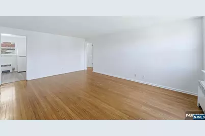 441 Lawn Avenue 17 #17, Palisades Park, NJ 07650 - Photo 5