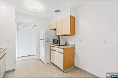 15 Hillcrest Avenue A #A, Fort Lee, NJ 07024 - Photo 11