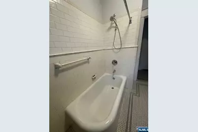 621 Undercliff Avenue 2 #2, Edgewater, NJ 07020 - Photo 9