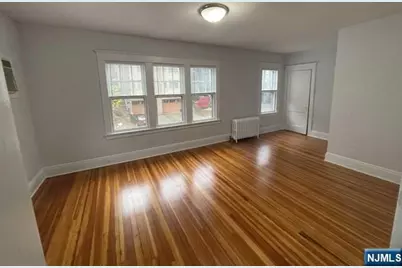 621 Undercliff Avenue 2 #2, Edgewater, NJ 07020 - Photo 3