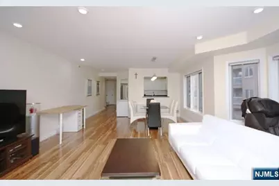 307 Jefferson Court, Edgewater, NJ 07020 - Photo 7