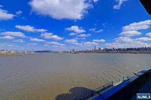 307 Jefferson Ct, Edgewater, NJ 07020 - Photo 3