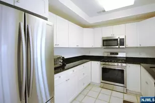 307 Jefferson Ct, Edgewater, NJ 07020 - Photo 13