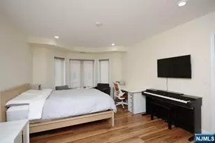 307 Jefferson Ct, Edgewater, NJ 07020 - Photo 17