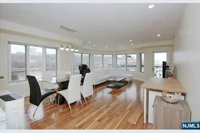 307 Jefferson Court, Edgewater, NJ 07020 - Photo 5