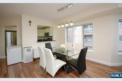 307 Jefferson Court, Edgewater, NJ 07020 - Photo 9