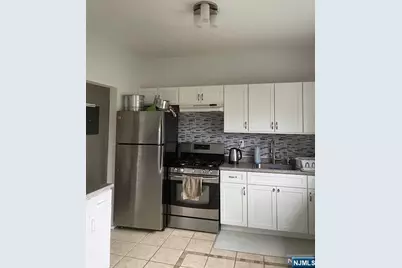 823 Anderson Avenue Fl 2 #Fl 2, Fort Lee, NJ 07024 - Photo 3