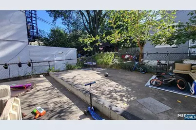 1506 Summit Avenue, Union City, NJ 07087 - Photo 31