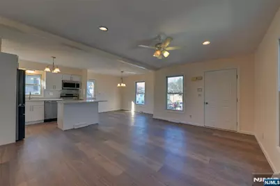 90 Dewey, Bloomfield, NJ 07003 - Photo 9