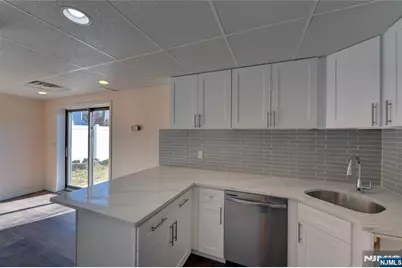 90 Dewey, Bloomfield, NJ 07003 - Photo 21