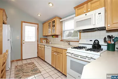 282 Spring Valley Road, Park Ridge, NJ 07656 - Photo 11