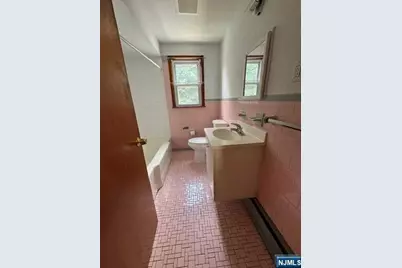 60 8th Avenue, Hawthorne, NJ 07506 - Photo 9