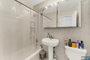 2 Horizon 626, Fort Lee, NJ 07024 - Photo 17