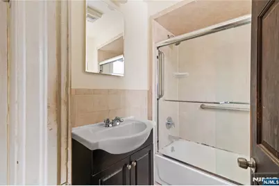 354 Hayward Street, Orange, NJ 07050 - Photo 15