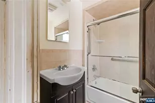 354 Hayward St, Orange, NJ 07050 - Photo 15