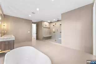 156 Stuart St, Paramus, NJ 07652 - Photo 31