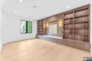 156 Stuart St, Paramus, NJ 07652 - Photo 27